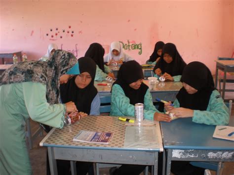 Kerajinan dari bahan limbah berbentuk bangun datar. Pandu Puteri Smkif: AKTIVITI MEMBUAT KRAFTANGAN DARI BAHAN ...