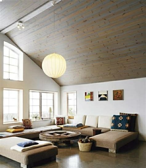 Eine gute wohnzimmer beleuchtung muss bestimmten kriterien stehlampe mit futuristischem design. Wohnzimmer im Landhausstil - Rustikale Einrichtung Ideen