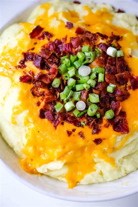 Loaded Mashed Potatoes Creamy Buttery Mashed Potatoes With Sour Cream Cheddar Cheese Crispy