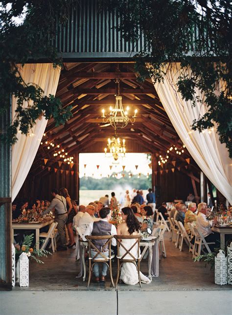 Now This Is How You Do A Barn Wedding Barn Wedding Decorations