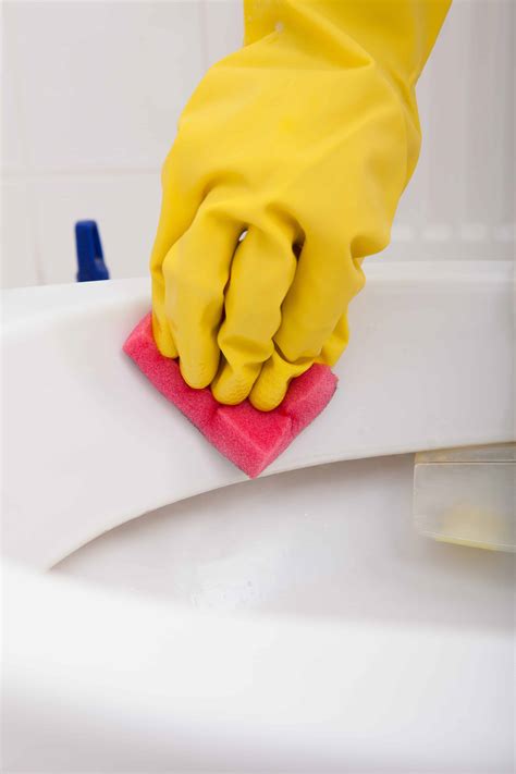 How to Remove that Horrible Urine Smell from the Bathroom