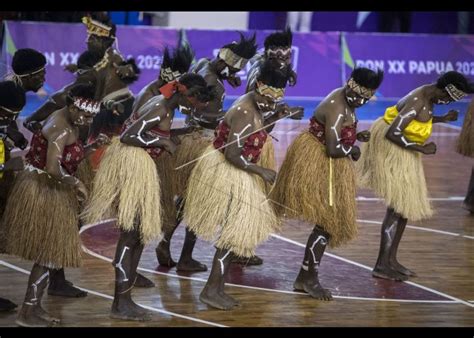 Tarian Budaya Adat Suku Kamoro Pesisir Pantai Timika