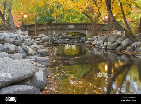 Usa Oregon Ashland Lithia Park Ashland Creek Fall Color Stock