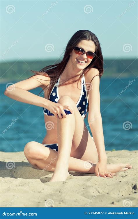 Beautiful Woman Applying Suntan Lotion At Beach Stock Image Image Of Enjoy Beach