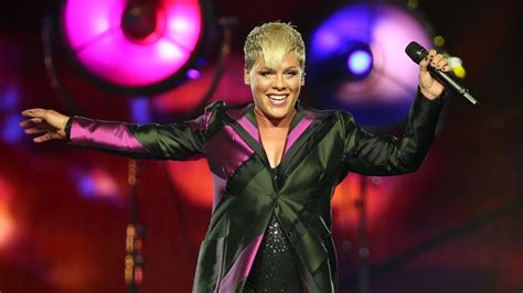 Pink Concert Brisbane Review Of First Night Of Beautiful Trauma Tour