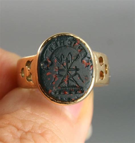 Antique 18ct Gold Seal Signet Ring With Bloodstone Intaglio Of Crest C