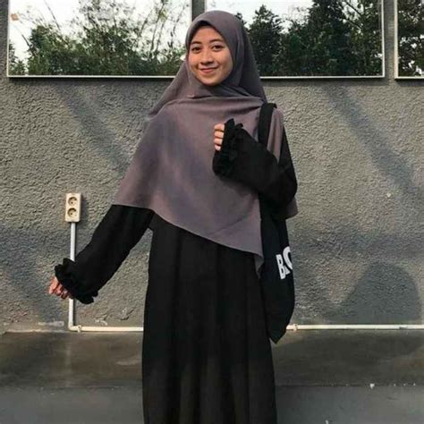 10 Warna Jilbab Yang Cocok Untuk Gamis Hitam Muslimah Wajib Tahu