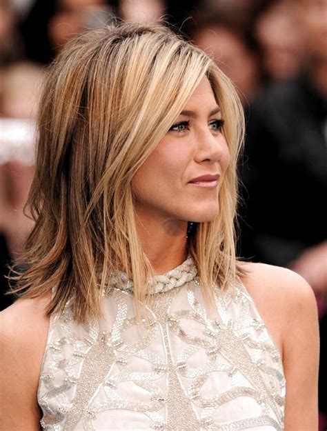 Jennifer had grown out her bob into this beautiful long layered hairstyle. Jennifer Aniston Long Bob Hairstyle (best hairstyles for ...