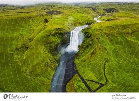 Drohnenansicht Des Skogafoss Wasserfalls In Island Einer Der Berühmtesten Touristenattraktionen