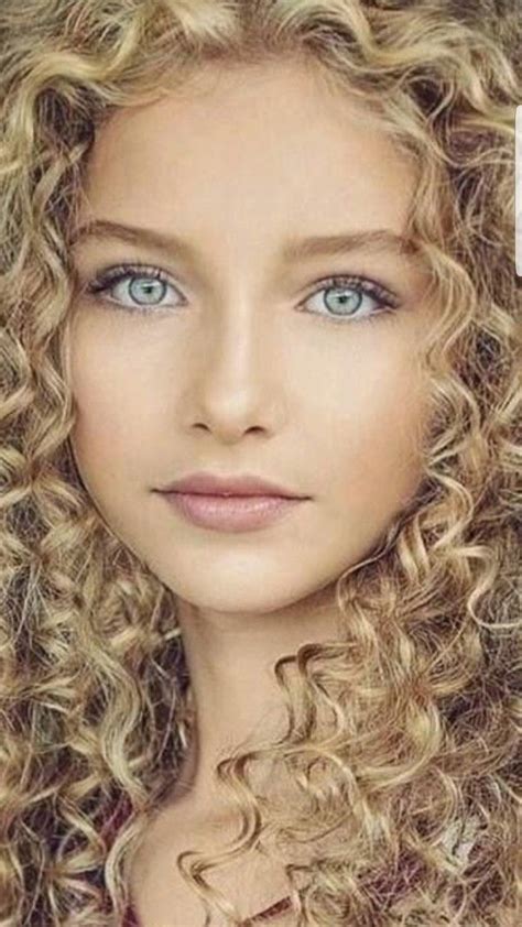 Pin By Gothaze On The Eyes Have It Beauty Girl Curly Hair Styles Naturally Beautiful Eyes