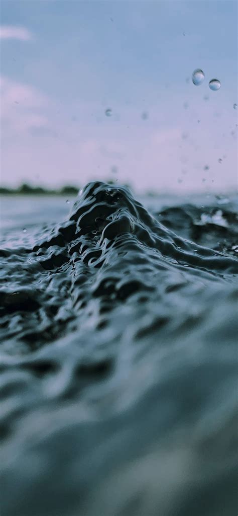 Water Splash In Sea Surface Iphone 12 Wallpapers Free Download