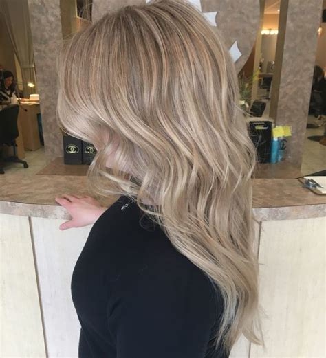 Le Blond Beige pour cet été Cheveux beiges Coiffures cheveux blonds Blond beige