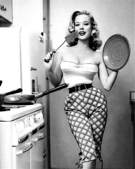 sex symbols of the 50s or what the standard of female beauty of that time looked like pictolic