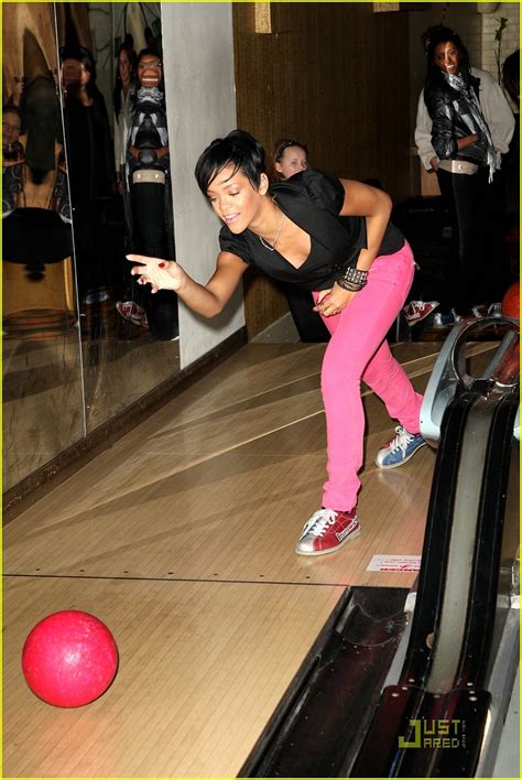 Rihanna Is A Bowling Babe Photo 960711 Rihanna Pictures Just Jared
