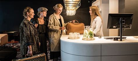 Top Tips To Attract Female Travellers To Your Hotel Xotels Blog