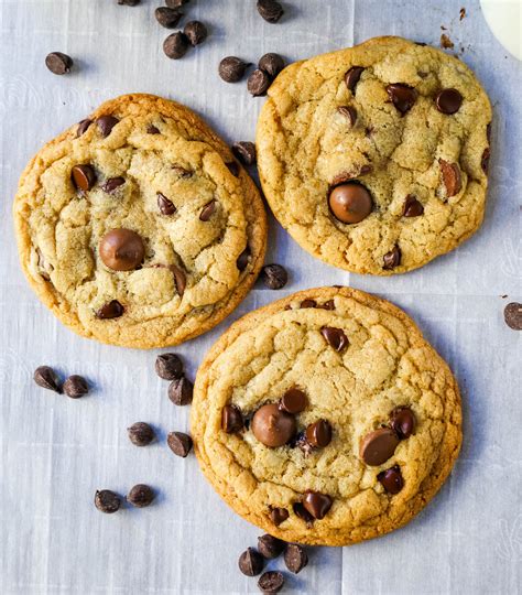 Our easy chocolate chip cookies are so simple to make with this popular cookie recipe, which makes delicious chocolatey and chewy cookies. One Bowl Chocolate Chip Cookie Recipe - Modern Honey
