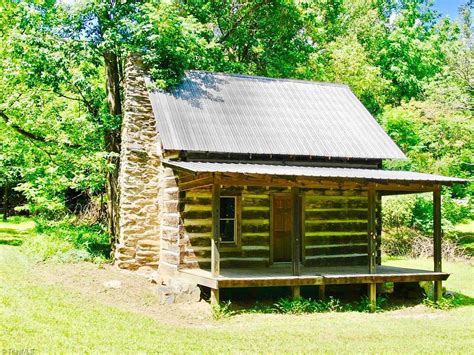 Chestnut Log Cabin And A Farmhouse On 29 Acres In Va