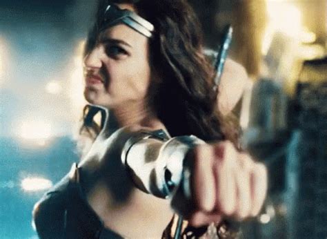 Pin By Dinho On Gifs Wonder Woman Movie Wonder Woman Gal Gadot