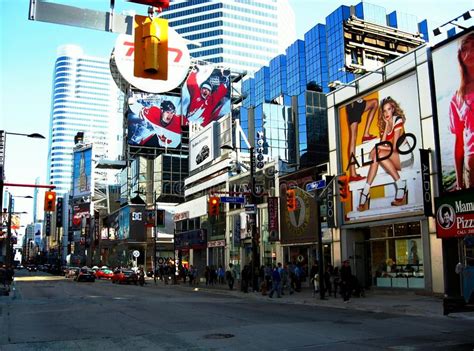 Toronto Toronto Yonge Street Shopping Area In The Spring With People