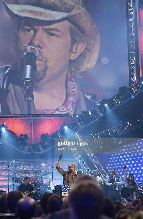 Musician Toby Keith Provides The Grand Finale Of The 2003 Cmt News