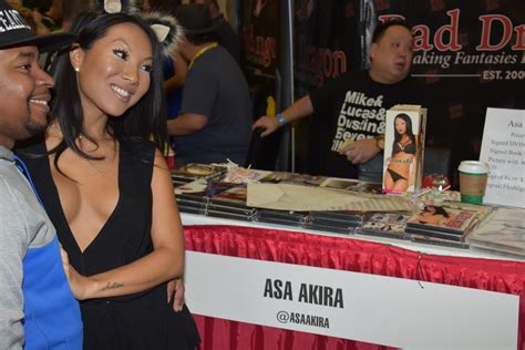 Asa Akira Poses With Fan At Exxxotica Edison You Can Flickr