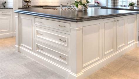 Crystal Kitchen Traditional Frosty White 02 768x439 
