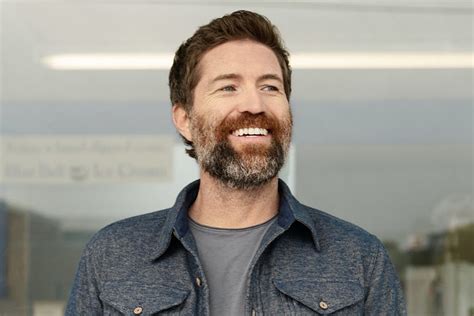Josh Turner Honors Country Music Legends on Upcoming Covers Album