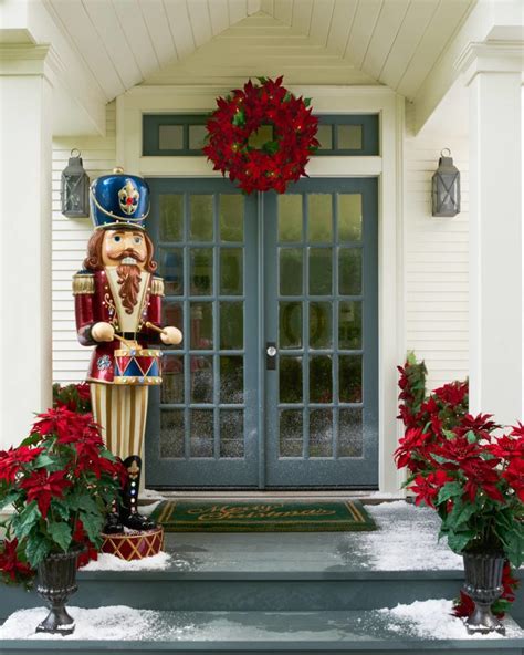 Outdoor Christmas Decorating In 4 Steps Balsam Hill Blog