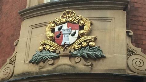 Simply The Crest Worcester Scoops Coat Of Arms Gong Bbc News