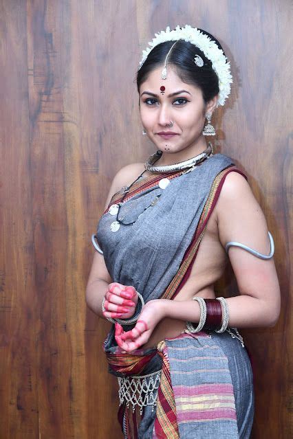 Antasheela Ghosh Hot Photos In Blouse Less Saree Pernikahan