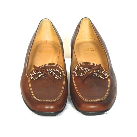 Stuart Weitzman Flat Brown Leather Shoes With Chain And Leather Bow