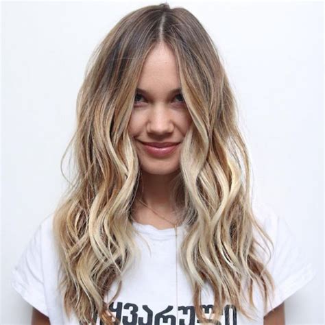 The lowlights also add contrast, thus enhancing her blonde pieces. Highlighted hair, Highlights and Dyes on Pinterest