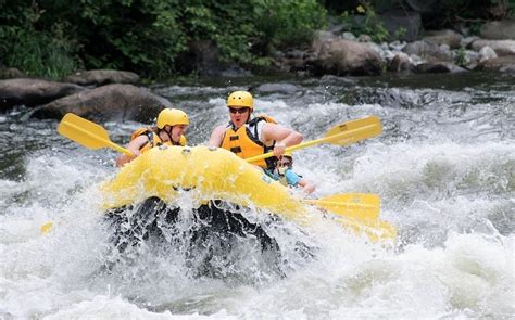 Go Whitewater Rafting With Rafting In The Smokies Pigeon Forge Tn