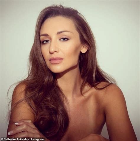 Corrie S Catherine Tyldesley Sets Pulses Racing As She Poses Topless For Her Photographer