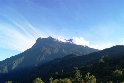 Gunung ini merupakan gunung tertinggi yang ada di malaysia. SEGALANYA DISINI: 5 GUNUNG TERTINGGI DI MALAYSIA