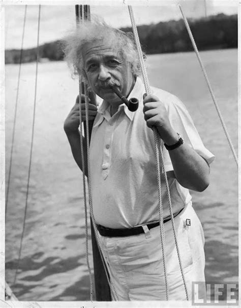 Koleksi Gambar Albert Einstein Yang Paling Rare Knowledge Is Power