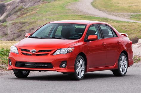Toyota เปิดตัวรถ 2013 Corolla มีให้เลือกทั้งแบบ Classic และ Sports ...