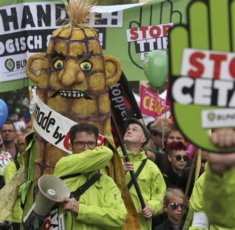 gegen ceta und ttip zehntausende bleiben fern hälfte der demos verregnet welt