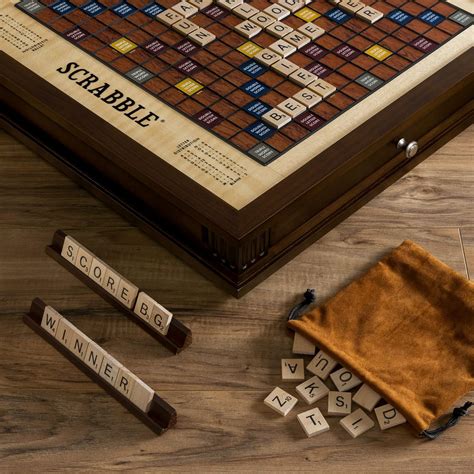 Ws Game Company Scrabble Heirloom Edition Con Gabinete Giratorio De