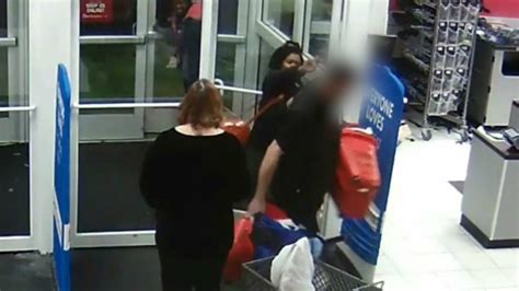 Security Guard Maced On Black Friday In Shoplifting Incident At Minnesota Mall
