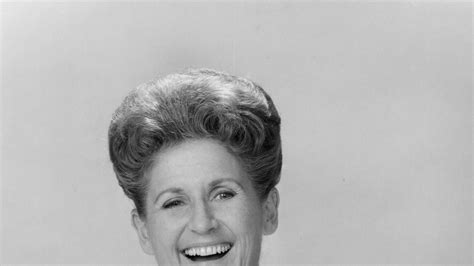 Anne B Davis Alice On Brady Bunch Dies At 88 Glamour
