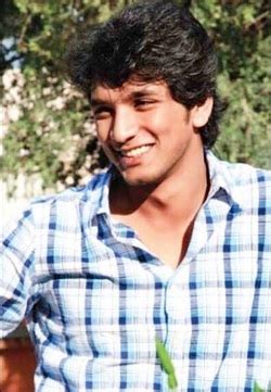 Nikita's father and dinesh's father were friends for a long time and the kids grew fond of each other. Gautham Karthik - NEWS