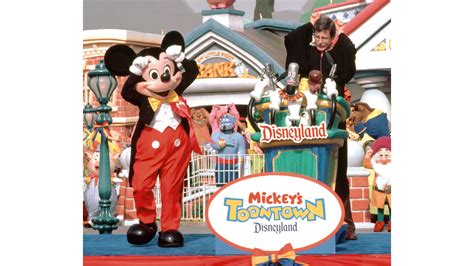 A Neighborhood With Character 25 Years Of Mickeys Toontown At