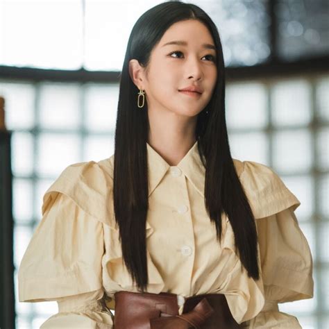 Seo Ye Jis Luxurious Outfits In Netflixs Its Okay To Not Be Okay Are As Expensive As They