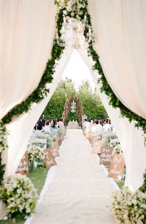 14 Beautiful Wedding Entryway Ideas For Ceremony And Reception