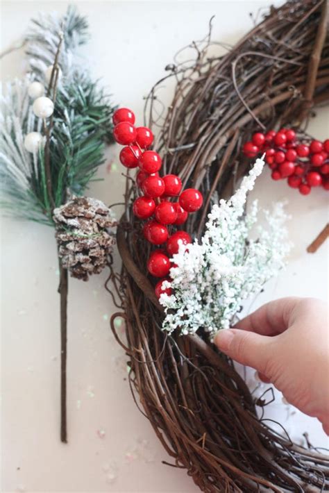 Easy Diy Christmas Wreath How To Make A Grapevine Christmas Wreath