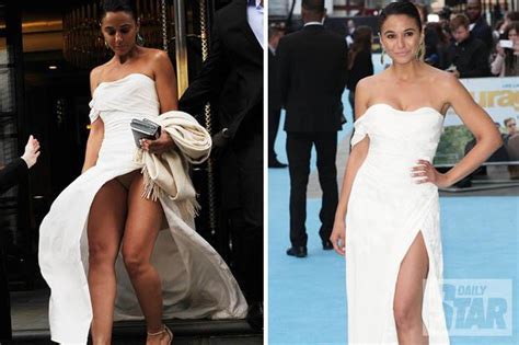 Gust Vs Gown Entourage Actress Flashes Knickers In Awkward Wardrobe Malfunction Daily Star