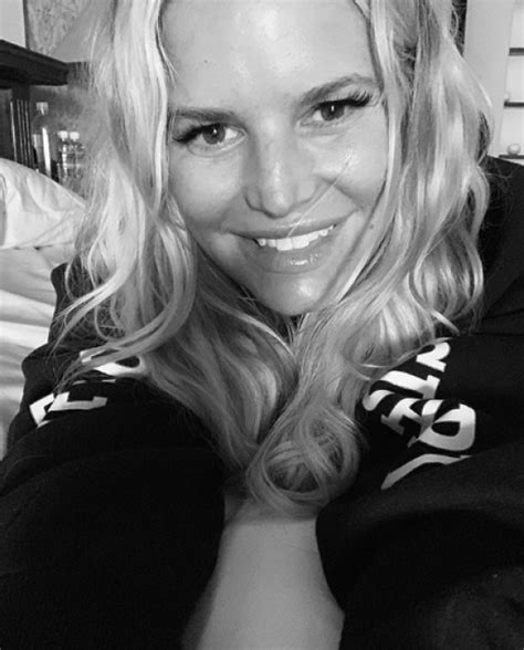 jessica simpson all smiles after mum shaming scandal metro news