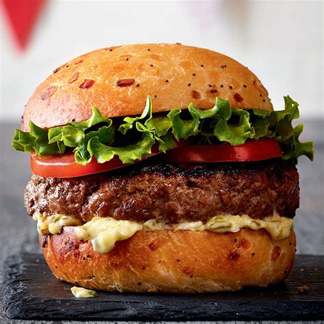 Recette De Burger Classique Au B Uf Coup De Pouce Bbq Hamburgers