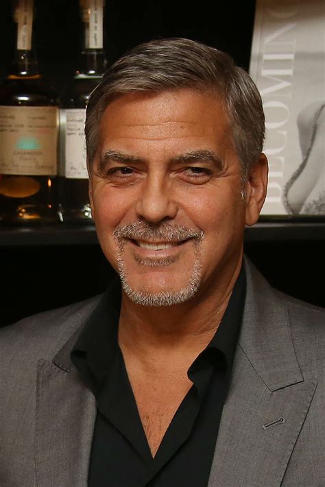 George clooney spoke to the new york times about how he knew his wife amal was the woman he justin timberlake, george clooney and dwayne johnson joined john krasinski's some good. Il gin di Ryan Reynolds, la tequila di George Clooney ...
